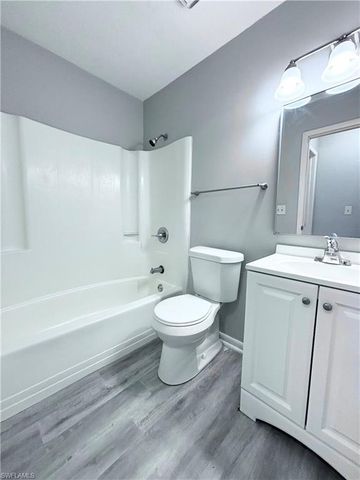 1720 SE Santa Barbara PL, Cape Coral, FL 33990