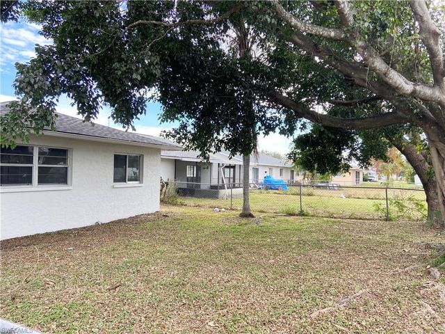 1720 SE Santa Barbara PL, Cape Coral, FL 33990