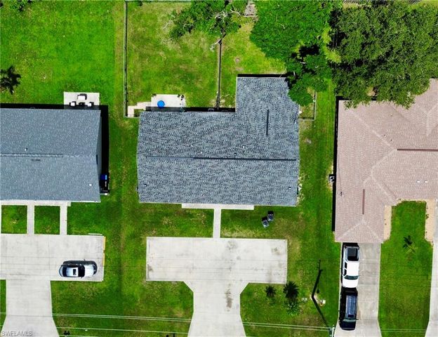 1720 SE Santa Barbara PL, Cape Coral, FL 33990