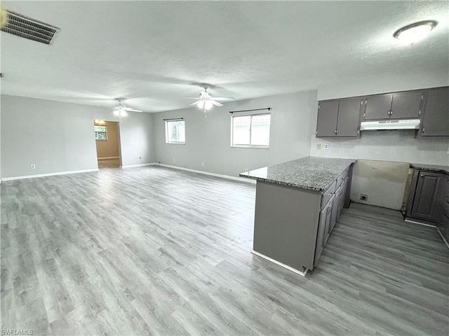 1720 SE Santa Barbara PL, Cape Coral, FL 33990