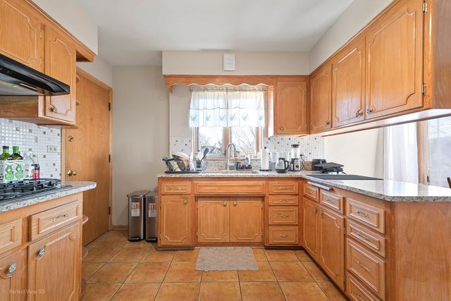 1121 N Northwest Highway, Park Ridge, IL 60068