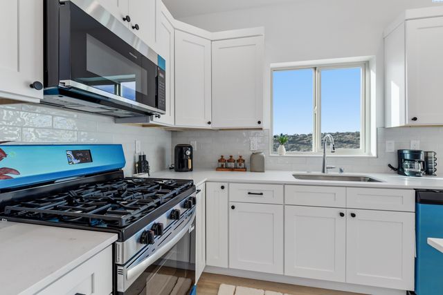 10562 Clearwater Dr, Kennewick, WA 99336