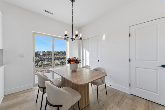 10562 Clearwater Dr, Kennewick, WA 99336