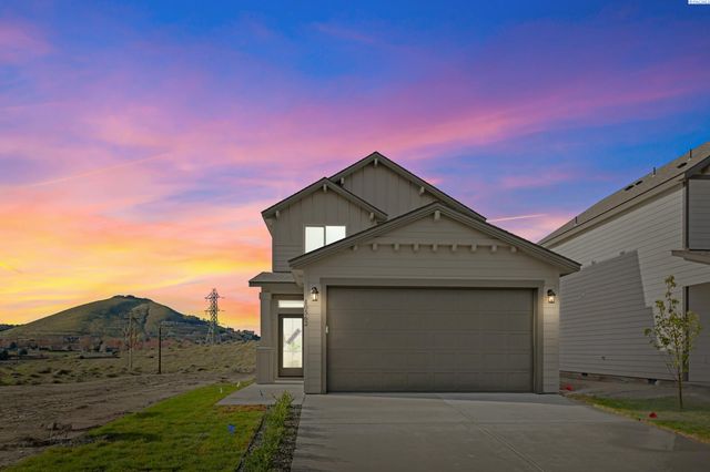 10562 Clearwater Dr, Kennewick, WA 99336