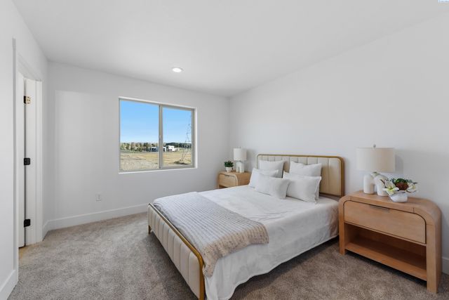 10562 Clearwater Dr, Kennewick, WA 99336