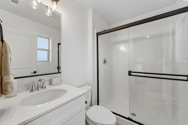 10562 Clearwater Dr, Kennewick, WA 99336