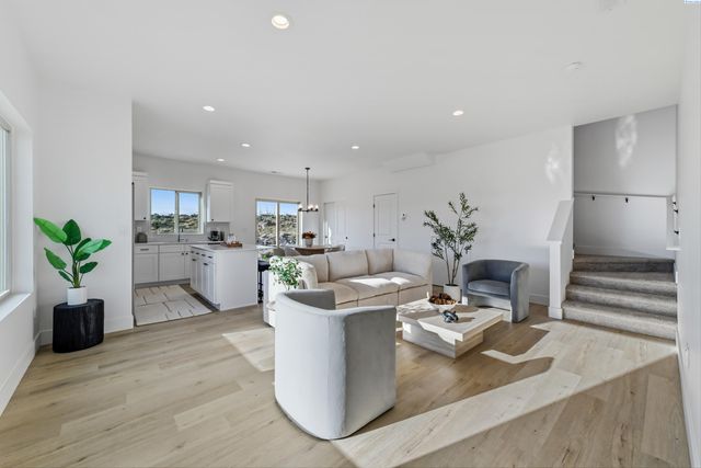 10562 Clearwater Dr, Kennewick, WA 99336