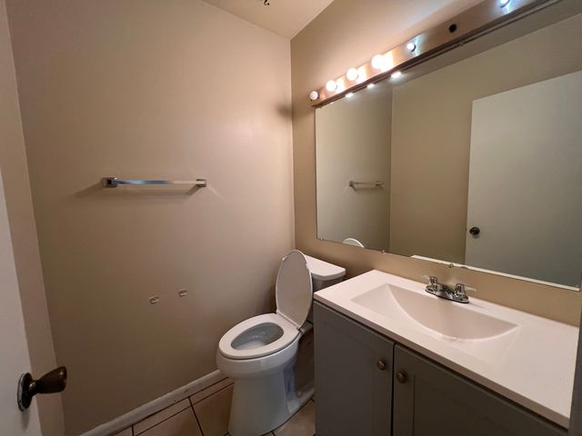 951 Wilshire Court 14-4, Vernon Hills, IL 60061