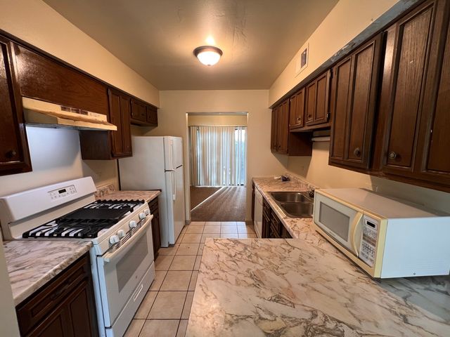 951 Wilshire Court 14-4, Vernon Hills, IL 60061