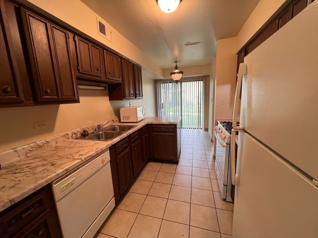 951 Wilshire Court 14-4, Vernon Hills, IL 60061