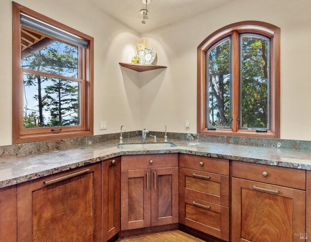 46900 Gypsy Flat Rd, Gualala, CA 95445