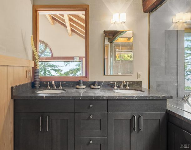 46900 Gypsy Flat Rd, Gualala, CA 95445