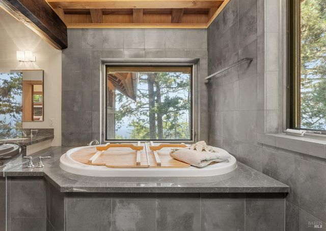 46900 Gypsy Flat Rd, Gualala, CA 95445