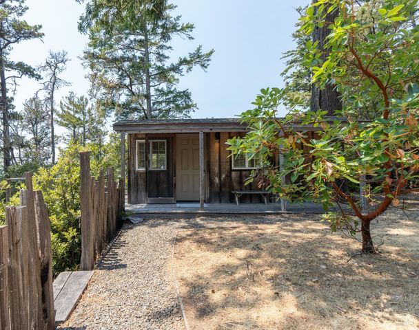 46900 Gypsy Flat Rd, Gualala, CA 95445