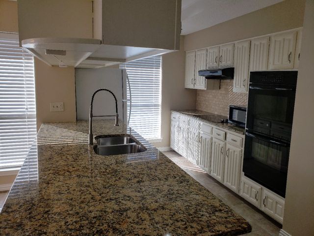 1307 Boardwalk Street, Arlington, TX 76011