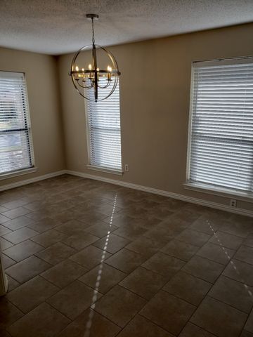1307 Boardwalk Street, Arlington, TX 76011