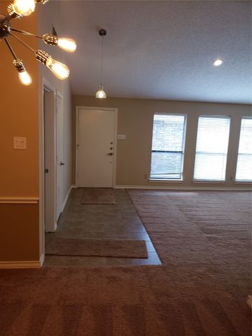 1307 Boardwalk Street, Arlington, TX 76011