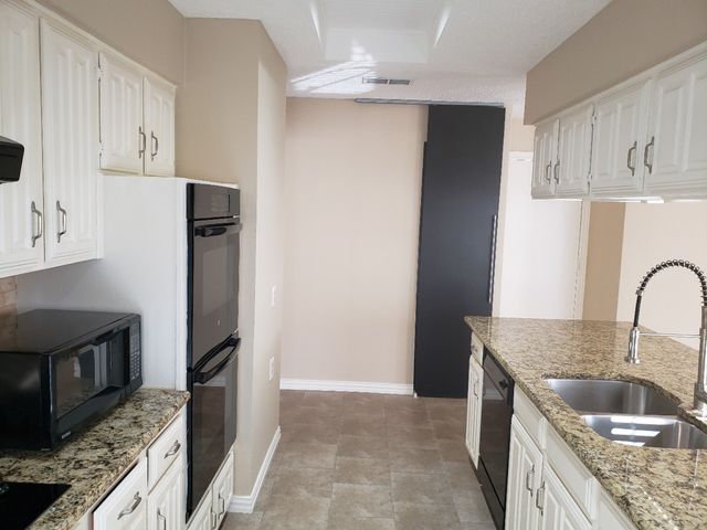 1307 Boardwalk Street, Arlington, TX 76011
