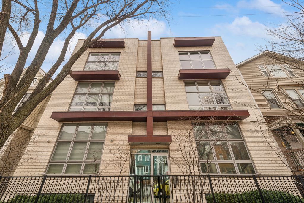 Image 1 of property listing at 2521 N Ashland Avenue 2S, Chicago, IL 60614