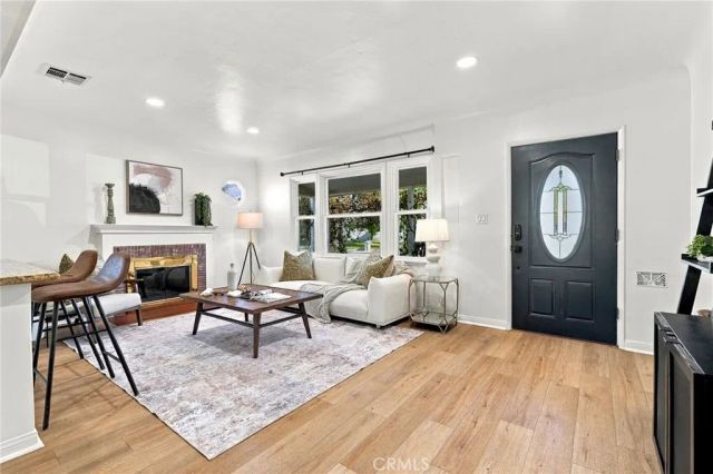 351 W Elm Avenue, Burbank, CA 91506