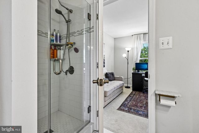 26084 LANDS END DR, Chantilly, VA 20152