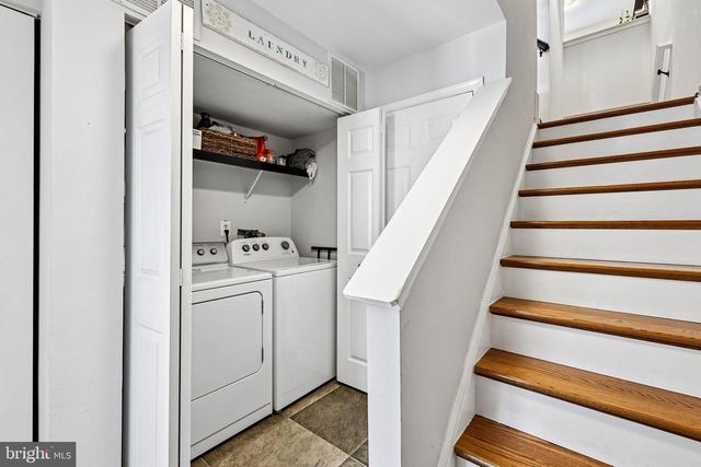 26084 LANDS END DR, Chantilly, VA 20152