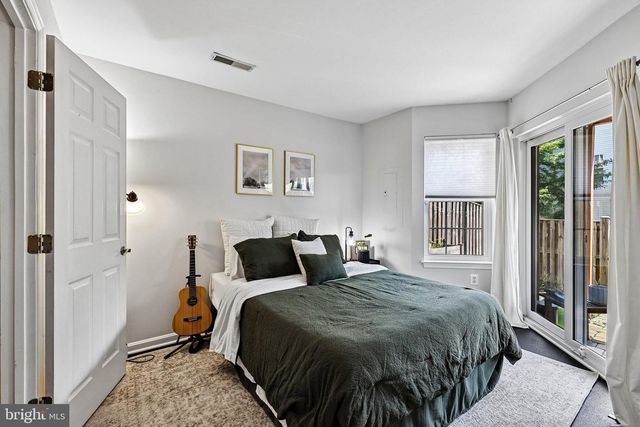26084 LANDS END DR, Chantilly, VA 20152