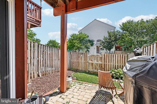 26084 LANDS END DR, Chantilly, VA 20152