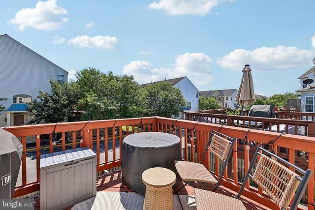 26084 LANDS END DR, Chantilly, VA 20152