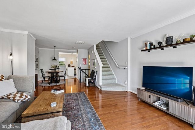 26084 LANDS END DR, Chantilly, VA 20152