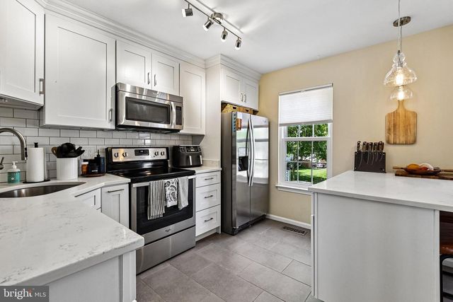 26084 LANDS END DR, Chantilly, VA 20152