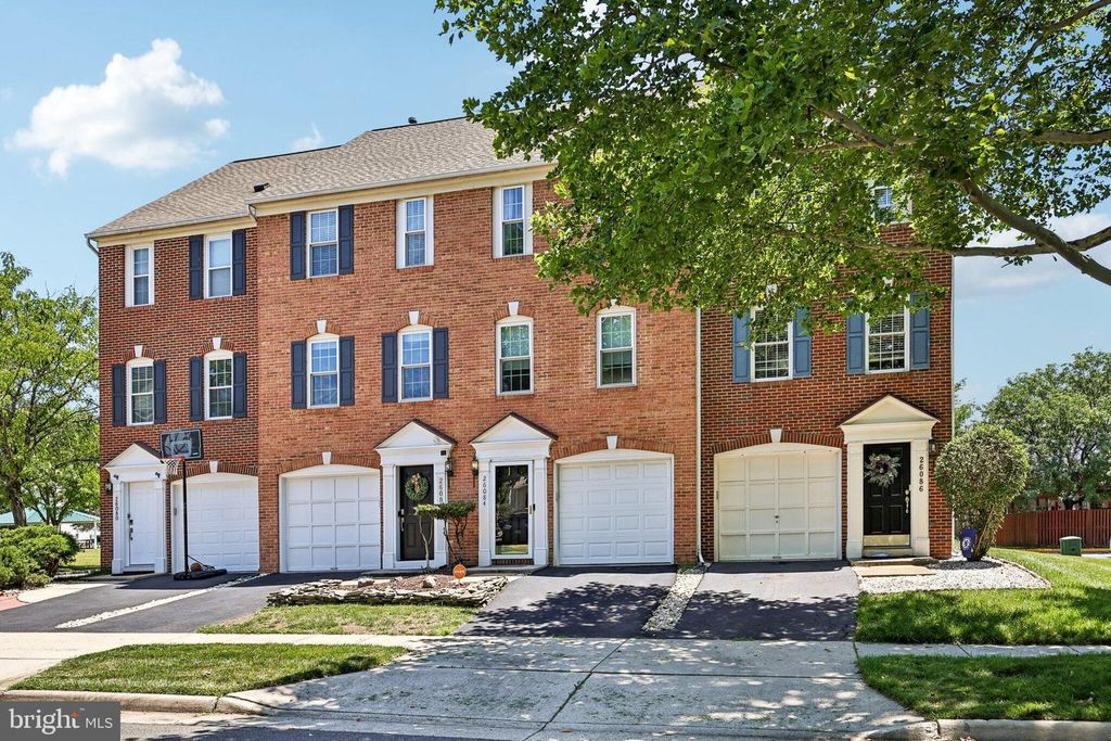 26084 LANDS END DR, Chantilly, VA 20152