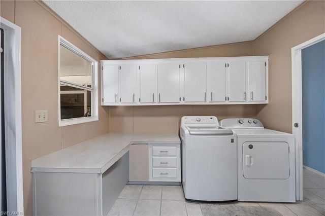 214 Riverwood RD, Naples, FL 34114