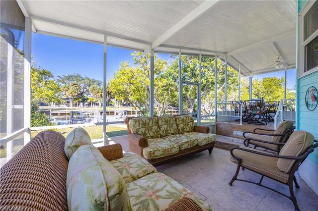 214 Riverwood RD, Naples, FL 34114