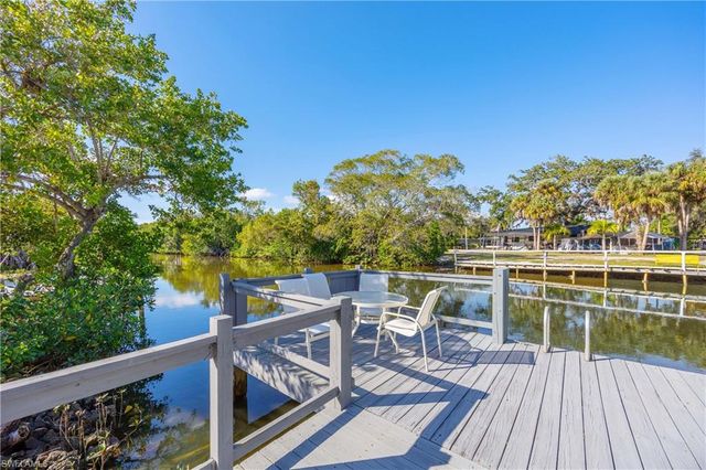 214 Riverwood RD, Naples, FL 34114