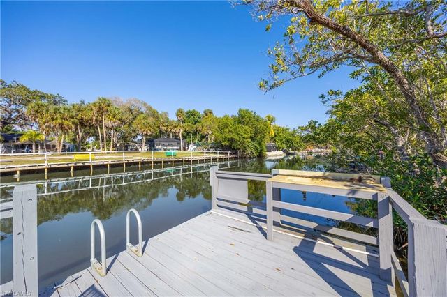 214 Riverwood RD, Naples, FL 34114