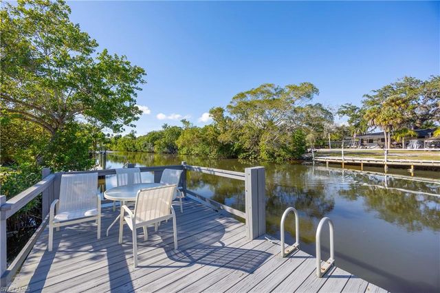 214 Riverwood RD, Naples, FL 34114