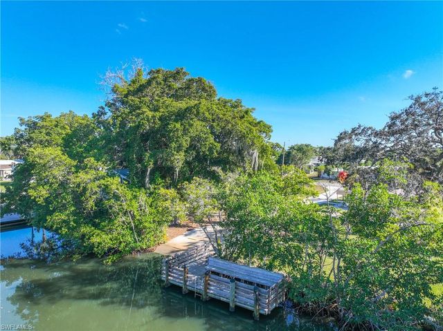 214 Riverwood RD, Naples, FL 34114