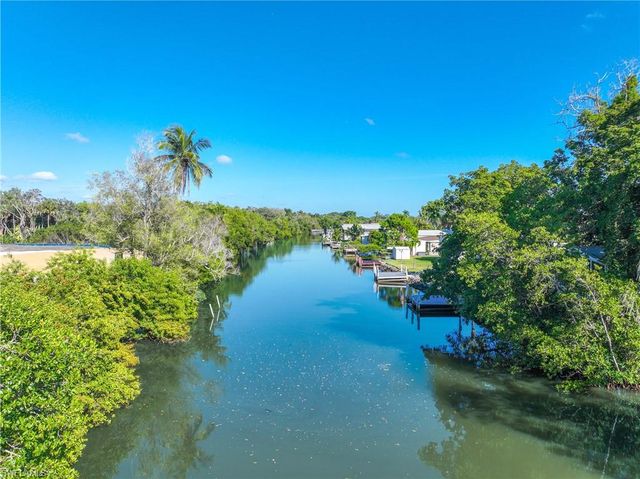 214 Riverwood RD, Naples, FL 34114