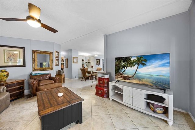 214 Riverwood RD, Naples, FL 34114