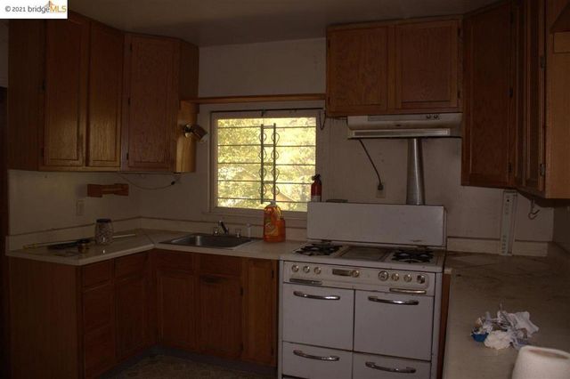 4000 Rettig Ave, Oakland, CA 94602