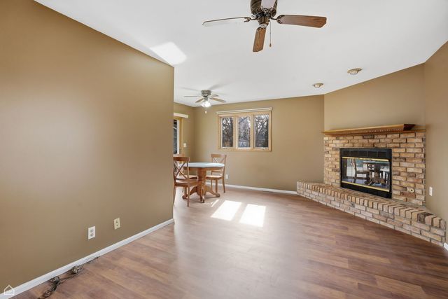 409 KENSINGTON Drive, Mchenry, IL 60050