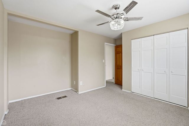 409 KENSINGTON Drive, Mchenry, IL 60050