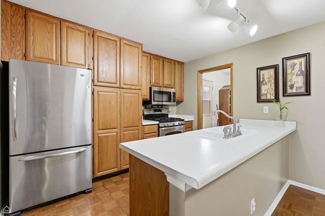 409 KENSINGTON Drive, Mchenry, IL 60050