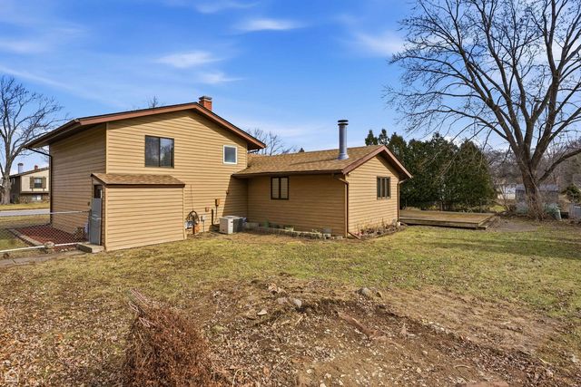 409 KENSINGTON Drive, Mchenry, IL 60050