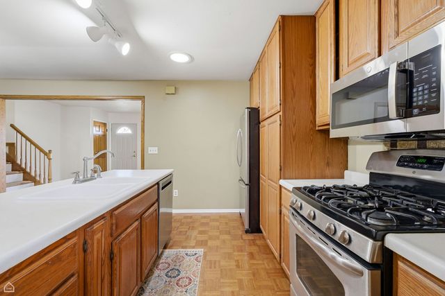 409 KENSINGTON Drive, Mchenry, IL 60050