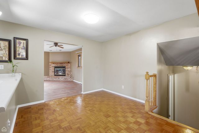 409 KENSINGTON Drive, Mchenry, IL 60050