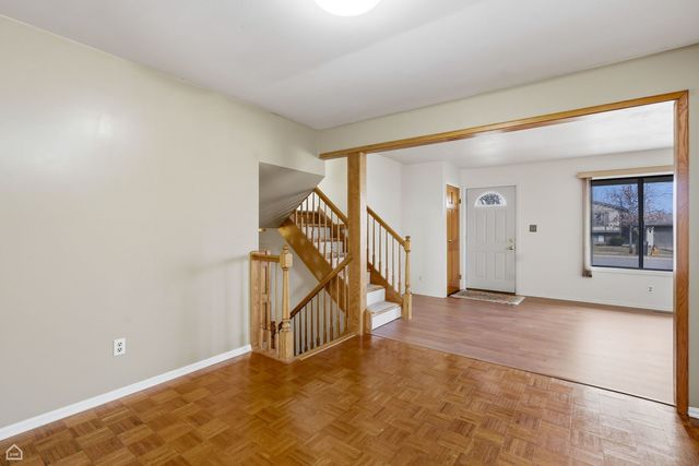 409 KENSINGTON Drive, Mchenry, IL 60050