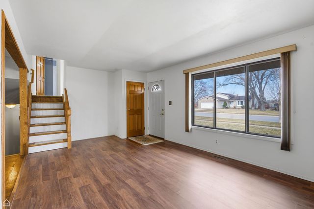 409 KENSINGTON Drive, Mchenry, IL 60050