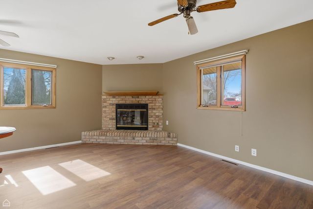 409 KENSINGTON Drive, Mchenry, IL 60050